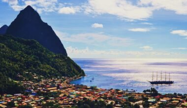 Barco pirata navegando por el Caribe, evocando la aventura de Assassin's Creed Black Flag Resynced