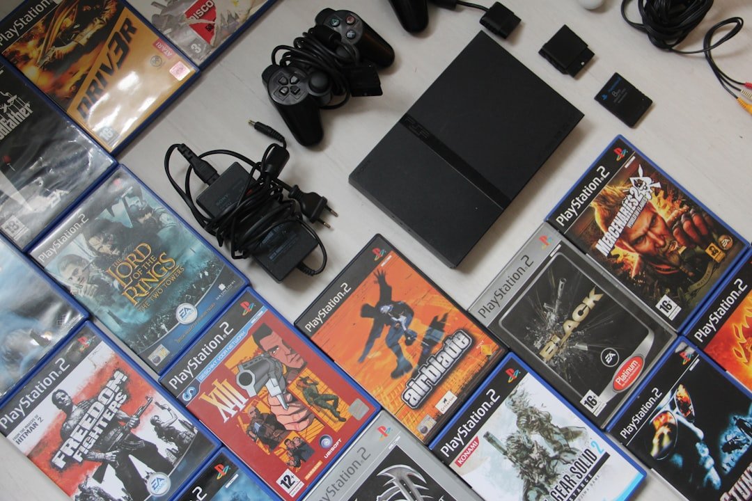 Colección de juegos físicos de PlayStation en una estantería